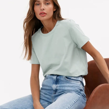 Camiseta clásica esencial: cómoda y elegante para el día a día.