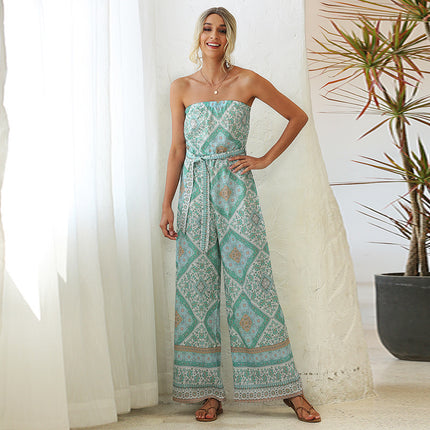 Mono bohemio sin tirantes y pierna ancha: un elegante atuendo de verano