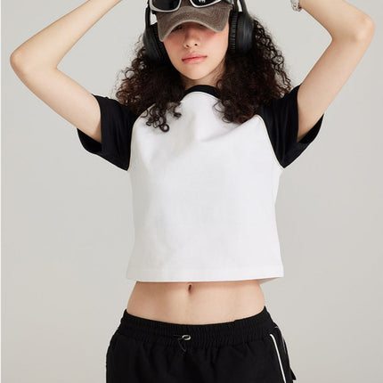 Women's cropped raglan tee
Streetwear crop top
Short sleeve casual t-shirt
Urban fashion top
Sporty crop top
Oversized crop top