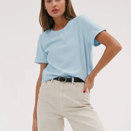 Camiseta clásica esencial: cómoda y elegante para el día a día.