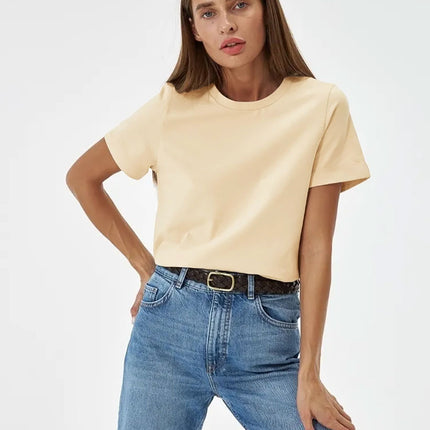 Camiseta clásica esencial: cómoda y elegante para el día a día.