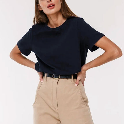 Camiseta clásica esencial: cómoda y elegante para el día a día.