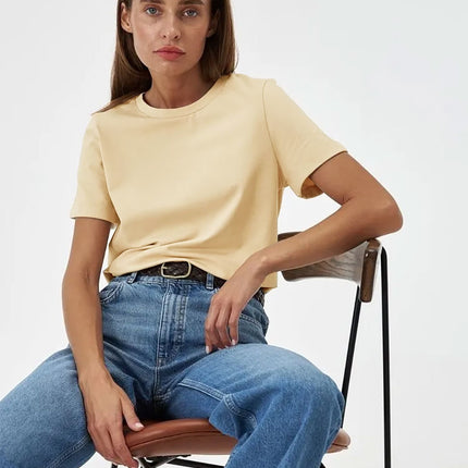 Camiseta clásica esencial: cómoda y elegante para el día a día.