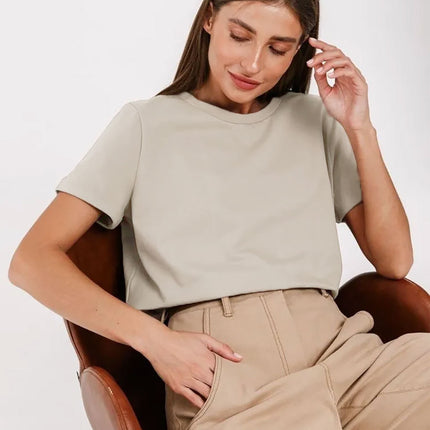 Camiseta clásica esencial: cómoda y elegante para el día a día.