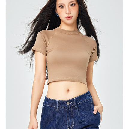 Top corto ajustado: camiseta informal y moderna de manga corta