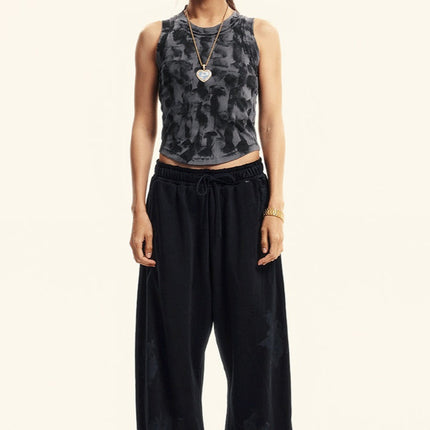 Tie-dye crop top
Sleeveless streetwear top
Edgy casual tank top
Grunge aesthetic top
Women's urban fashion
Trendy summer crop top