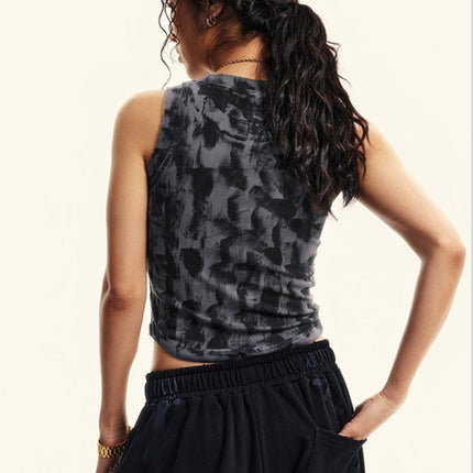 Tie-dye crop top
Sleeveless streetwear top
Edgy casual tank top
Grunge aesthetic top
Women's urban fashion
Trendy summer crop top