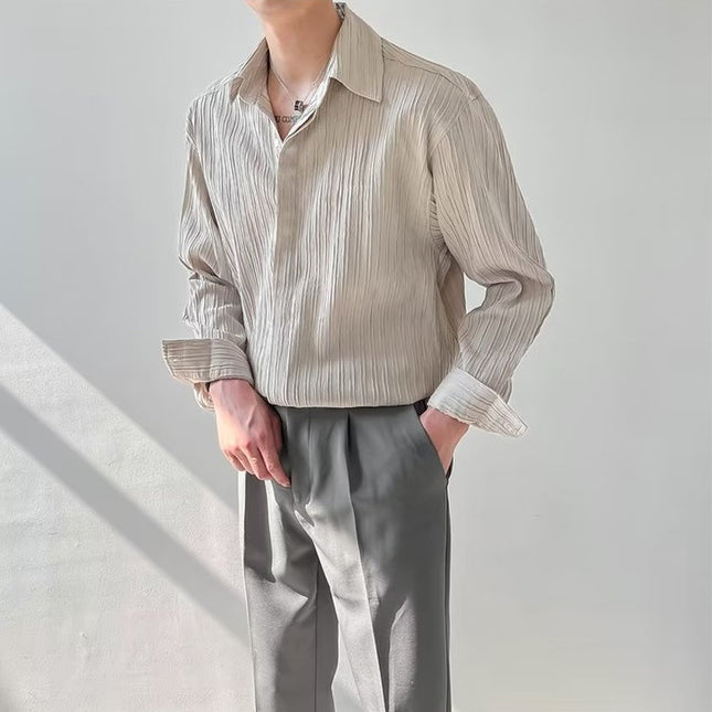 Camisa plisada de manga larga para hombre: elegante camisa texturizada con botones para uso casual y formal.