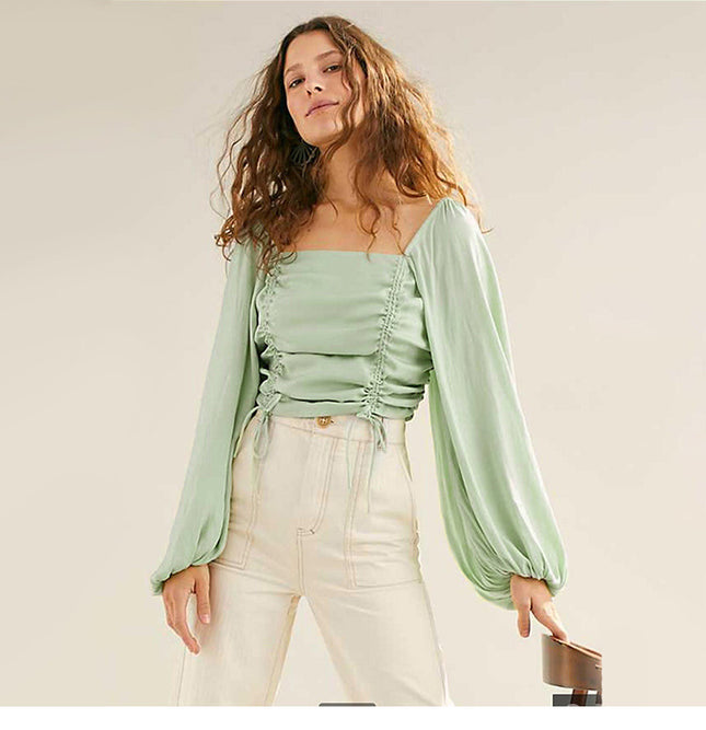 Top corto fruncido verde salvia con mangas abullonadas: una elegante blusa de verano