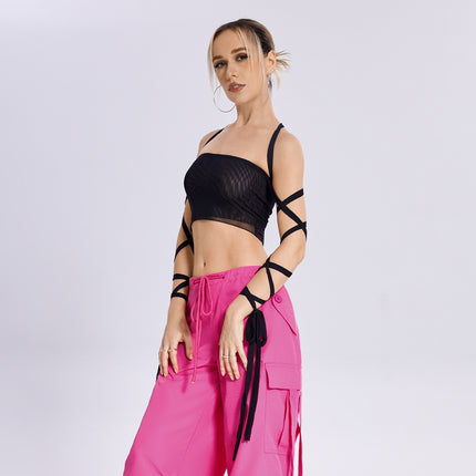 Top de tubo con tirantes negros transparentes para mujer: un top corto de malla moderno para ropa urbana y festivales.