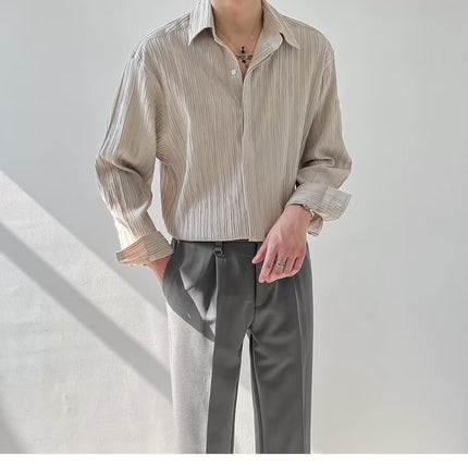 Camisa plisada de manga larga para hombre: elegante camisa texturizada con botones para uso casual y formal.