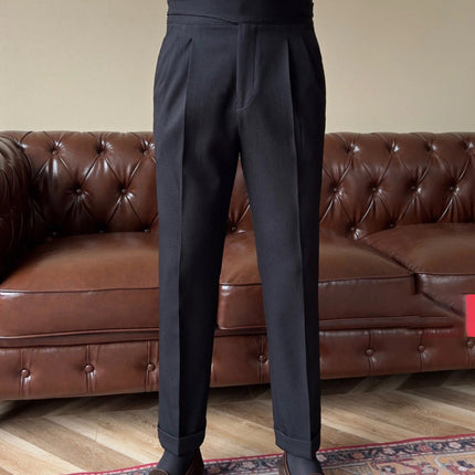 Elegante pantalón gurkha italiano de tiro alto para hombre: pantalón formal plisado de corte entallado.