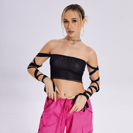 Top de tubo con tirantes negros transparentes para mujer: un top corto de malla moderno para ropa urbana y festivales.