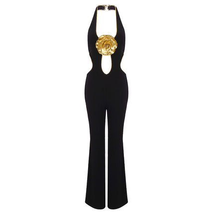 Mono negro con escote halter y detalle floral dorado: un conjunto de fiesta sexy y elegante.