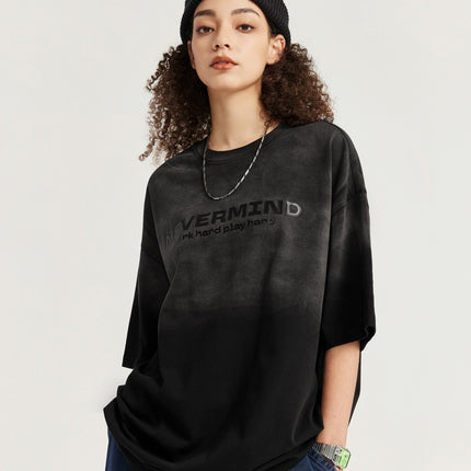 Camiseta unisex con degradado lavado "Never Mind": estilo desgastado y urbano