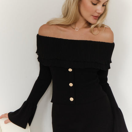 Elegante top con hombros descubiertos, volante plisado y mangas acampanadas