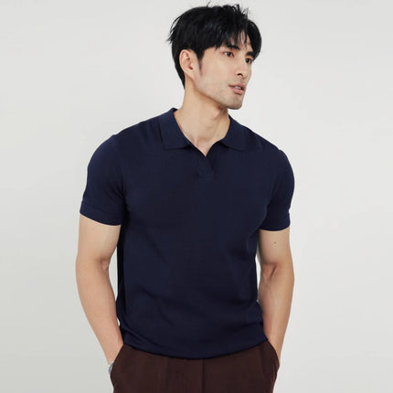 Men’s polo shirt
Slim fit knitted polo
Old money polo shirt
Short sleeve casual polo
Classic men’s summer shirt
Smart casual polo for men
Modern fitted polo for men
Men’s minimalist fashion
Smart casual old money outfit
Old money aesthetic clothing

