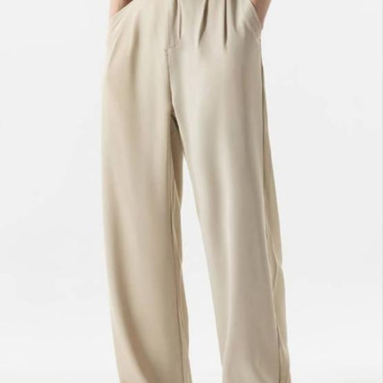 Men’s wide-leg trousers
High-waist pleated pants
Relaxed-fit dress pants
wide-leg formal trousers
Fashionable men’s pleated pants