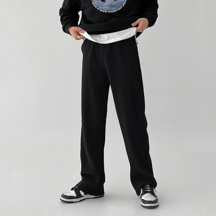 Men's wide-leg trousers
Relaxed fit pants for men
Minimalist fashion for men
Casual streetwear trousers
Modern men’s fashion