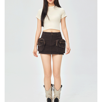 Beige crop top
Short sleeve fitted tee
Casual summer crop top
Basic trendy t-shirt
Minimalist fashion top