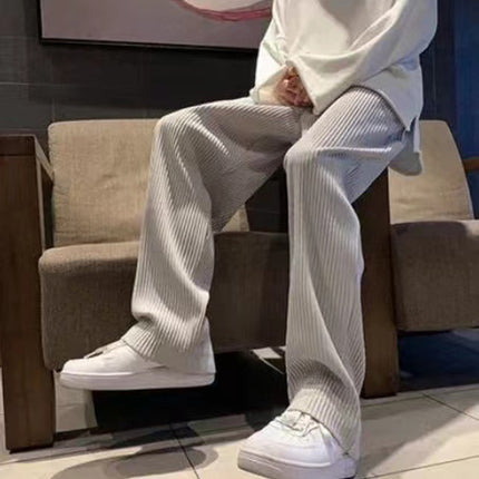 Men's wide-leg trousers
Relaxed fit pants for men
Minimalist fashion for men
Casual streetwear trousers
Modern men’s fashion