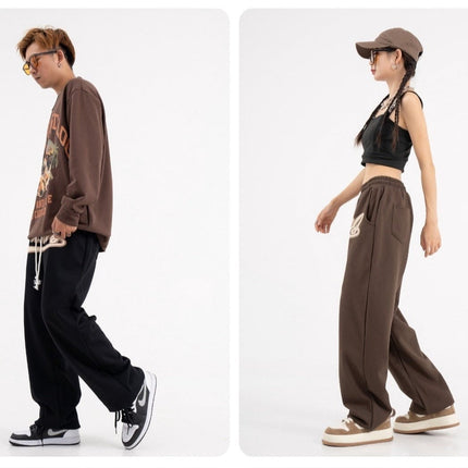 Unisex hip-hop sweatpants, streetwear joggers, relaxed fit pants, casual street style, urban fashion, lightweight joggers, breathable sweatpants, adjustable drawstring, multiple pockets joggers, street fashion trousers, versatile joggers, hip-hop wardrobe, trendy casual pants, athletic joggers, everyday sweatpants, gym joggers, lounging pants, stylish sweatpants, men’s streetwear, women’s casual joggers.