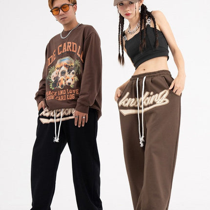 Unisex hip-hop sweatpants, streetwear joggers, relaxed fit pants, casual street style, urban fashion, lightweight joggers, breathable sweatpants, adjustable drawstring, multiple pockets joggers, street fashion trousers, versatile joggers, hip-hop wardrobe, trendy casual pants, athletic joggers, everyday sweatpants, gym joggers, lounging pants, stylish sweatpants, men’s streetwear, women’s casual joggers.