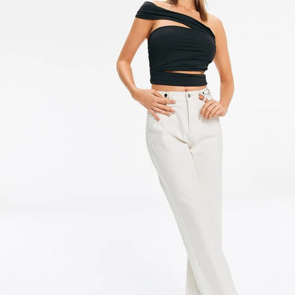 Black off-shoulder crop top
Wrap-around crop top for women
Sexy cutout top for parties
Elegant evening crop top
Trendy streetwear crop topWrap-around crop top for women
