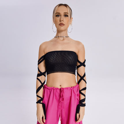 Top de tubo con tirantes negros transparentes para mujer: un top corto de malla moderno para ropa urbana y festivales.