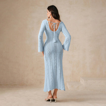 Elegante vestido playero de crochet: maxi, manga larga y espalda abierta