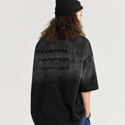 Camiseta unisex con degradado lavado "Never Mind": estilo desgastado y urbano
