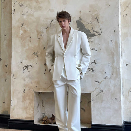white suit for men

men’s formal white suit

double breasted blazer men

modern men's suit

Korean suit style
minimalist white outfit

fashion-forward men's suit

relaxed fit white suit

men’s runway style

luxury men’s formalwear