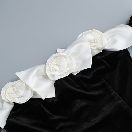 Elegant Off-Shoulder Black Velvet Fishtail Gown with White Floral Accents – Formal Evening Dress
