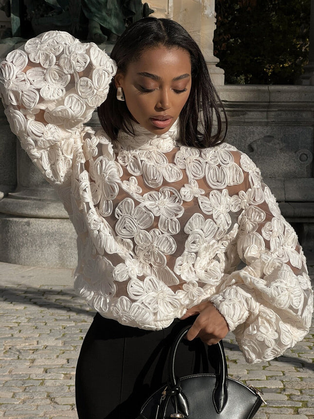 Elegante blusa floral de encaje transparente: elegante top de cuello alto y manga larga