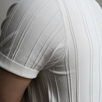 Polo de punto acanalado con cremallera para hombre: una camiseta de manga corta moderna y elegante